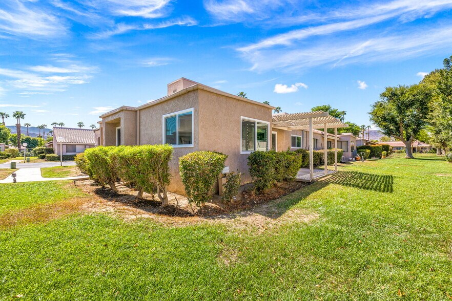 Building Photo - 74930 San Simeon Dr