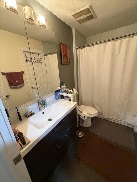 Building Photo - 809 Sussex Dr