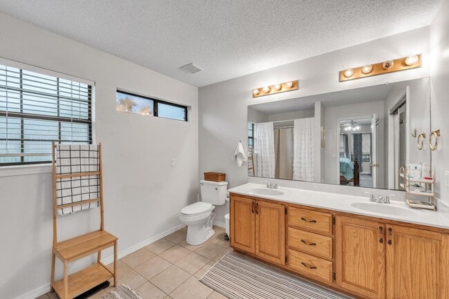 Building Photo - 6453 Garden Dr