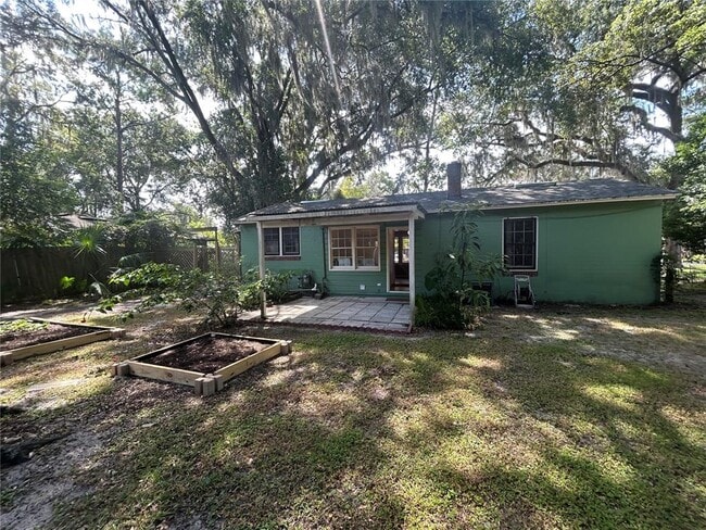 Building Photo - 902 NW 24th Ave