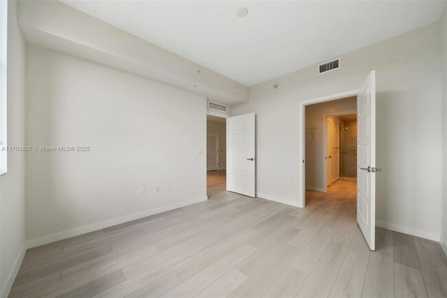 Building Photo - 555 NE 8th St
