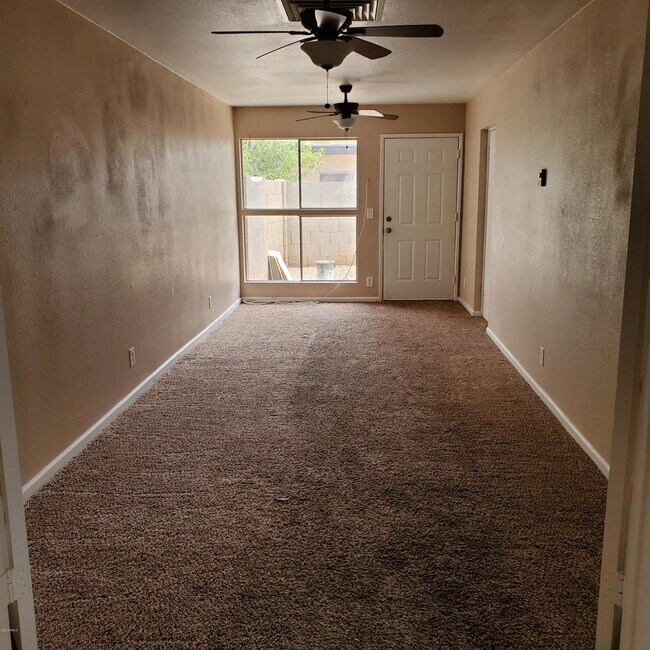 Building Photo - 1719 E Gaylon Dr