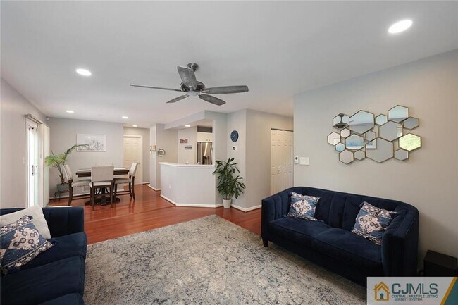 Building Photo - 160 Buttonwood Dr