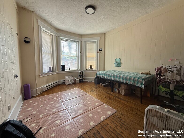 Building Photo - 881 Huntington Ave