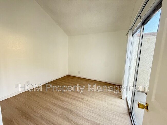 Building Photo - 51 Sparrowhawk