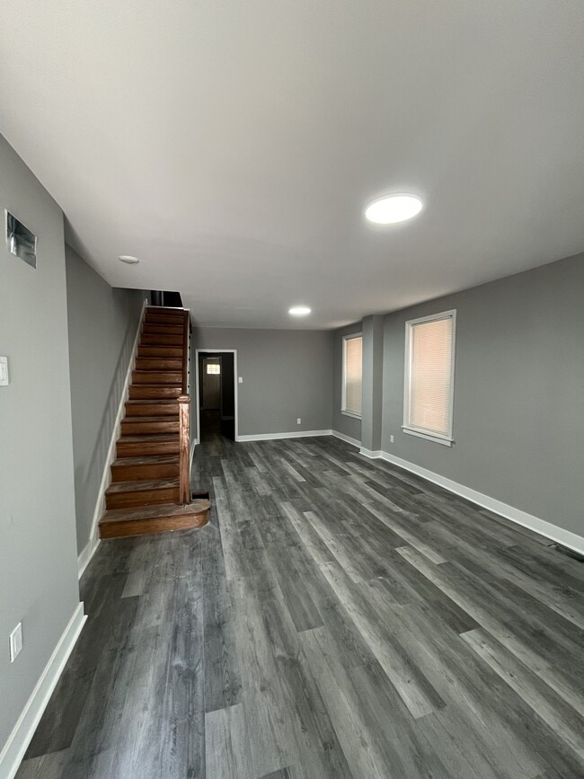 Building Photo - 3030 W 2nd St