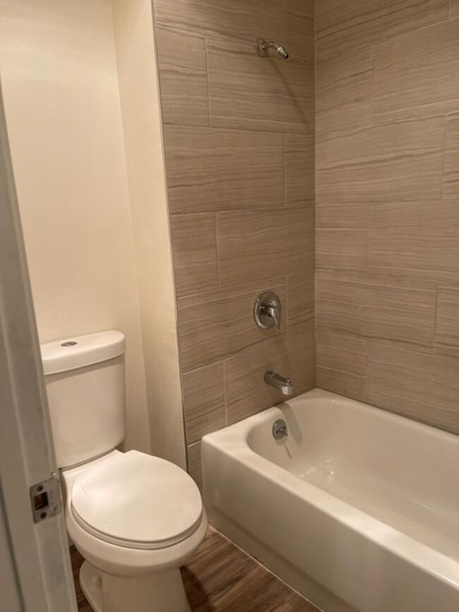 Building Photo - 2 Bedroom 2 Bath Single Story Condo in Mission Valley- Park Villas North