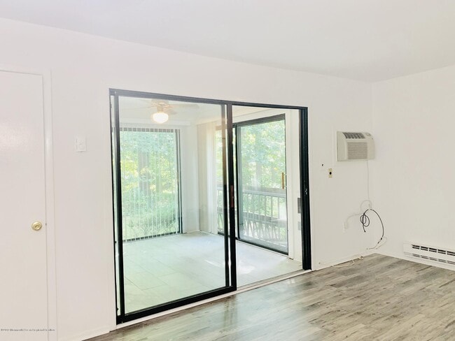 Building Photo - 31 Lexington Ct