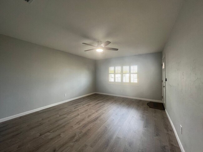 Building Photo - 5173 Pineland Ave