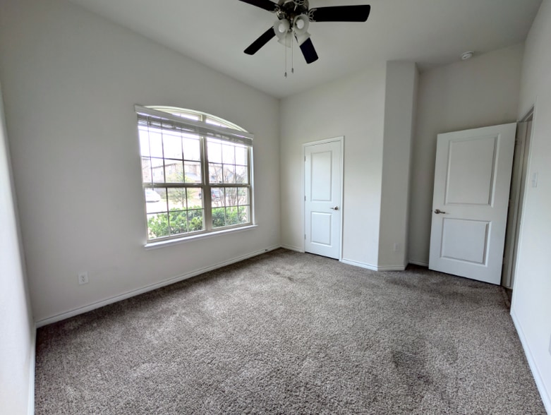 Building Photo - 1013 Sublime Dr