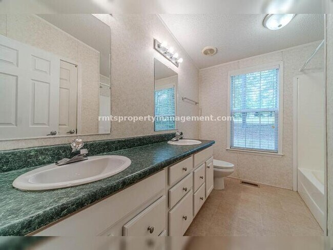Building Photo - A COUNTRY DREAM! 4BR, 2BATH MANUFACTURED HOME, $1650./month