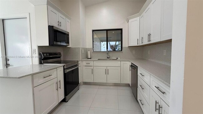 Building Photo - 17010 SW 93rd Ave