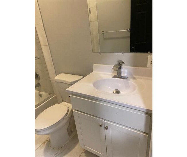 Building Photo - 833 N Fulton Ave