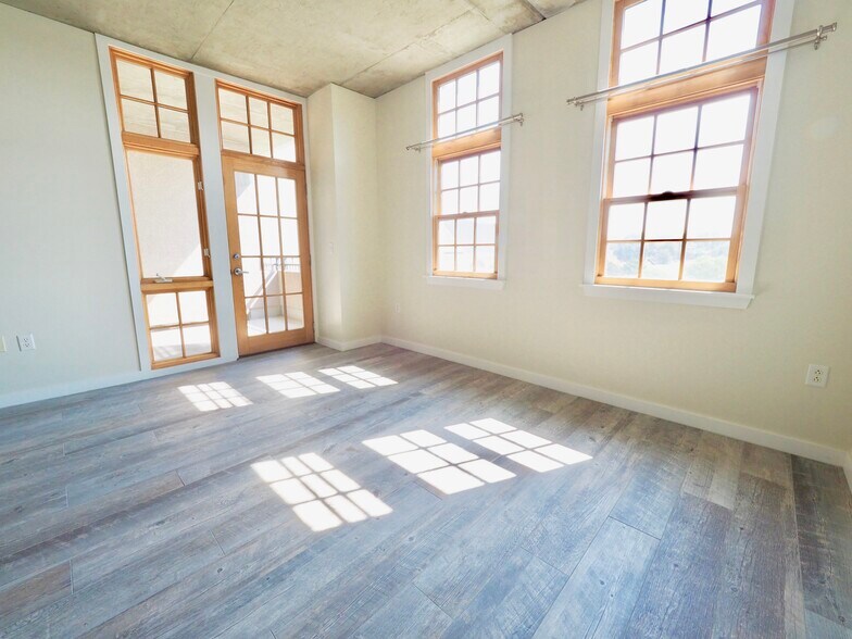 Living room - 275 S Harrison St