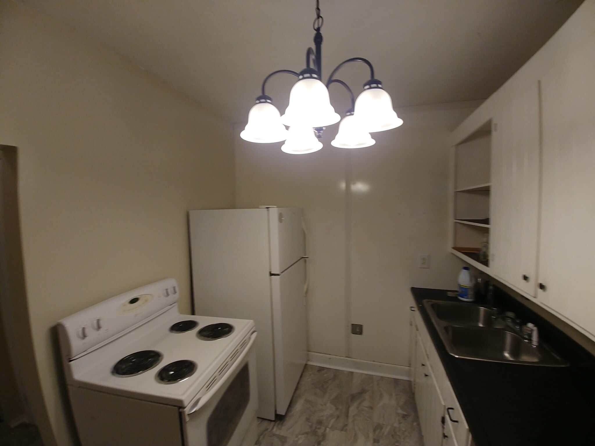 Kitchen - 5996 Seneca Trail S