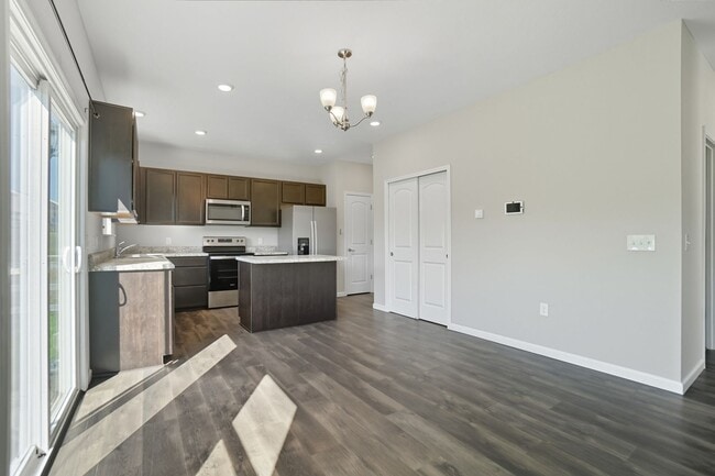 Building Photo - Spacious 4 Bedroom, 2.5 Bathroom home in Morrow, OH!