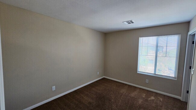 Building Photo - Large 4 bedroom in gated Stetson Trails Community
