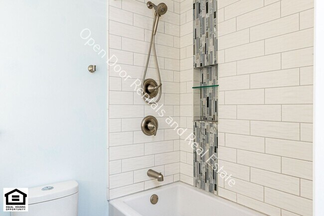 Building Photo - 8218 Fountainhead Dr