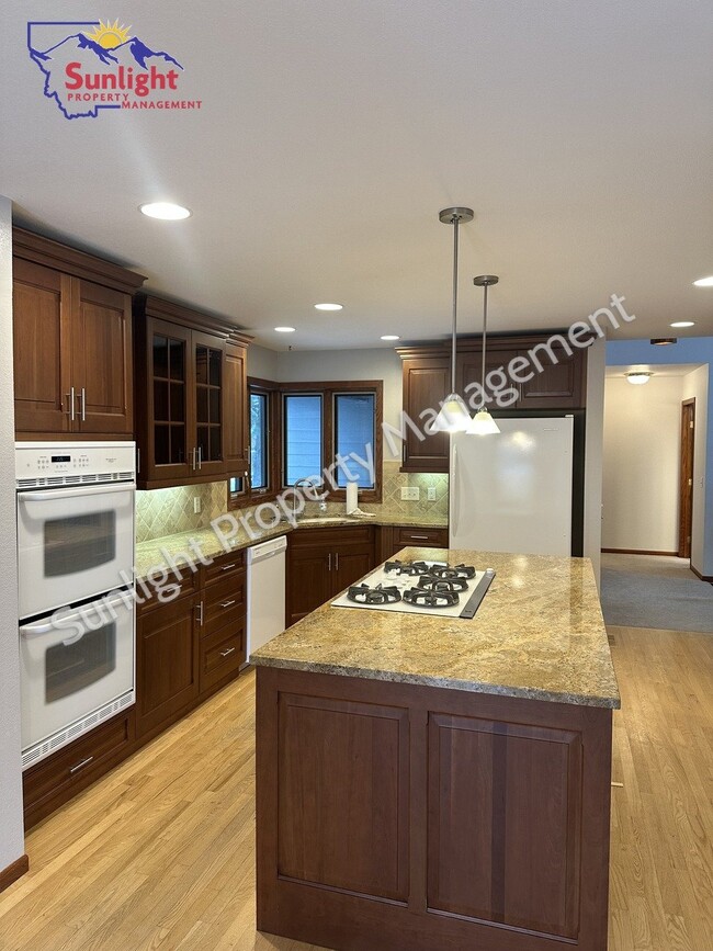 Building Photo - 4-Bedroom Retreat with 3.5 Baths in Billings – 4,378 Sq. Ft. of Comfort on Rimrock Road!