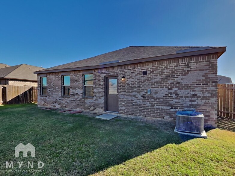 Building Photo - 421 Micah Ln