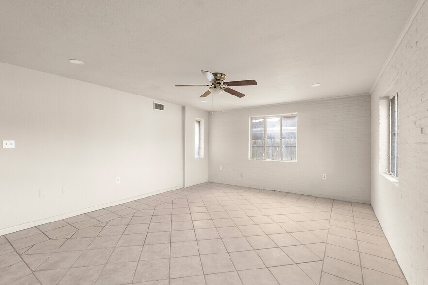 Building Photo - 1700 N 6th St