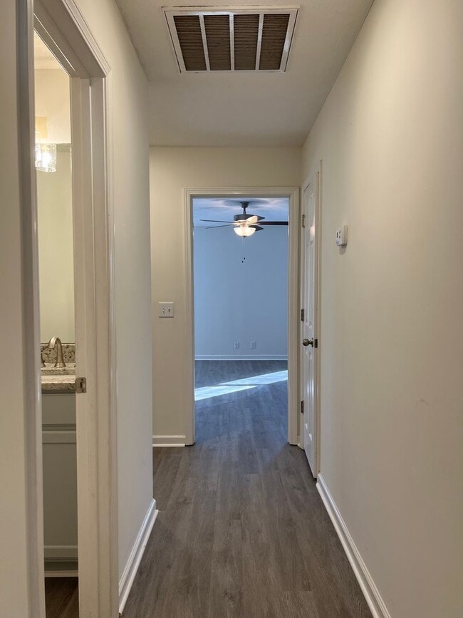 Building Photo - Laura Jeanne Luxury Townhome