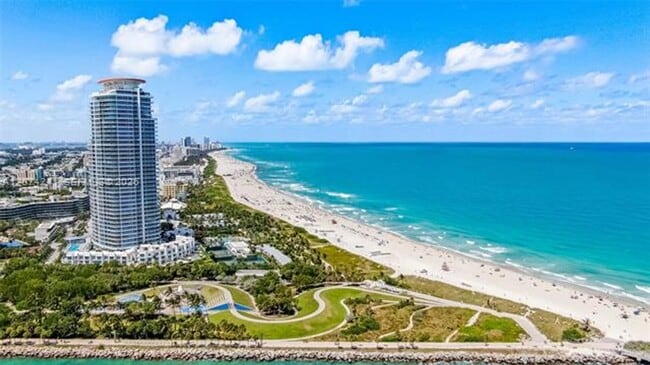 Building Photo - 100 South Pointe Dr