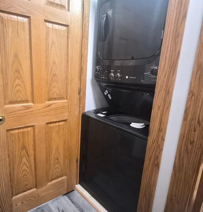 Building Photo - 1801 W Thomas St