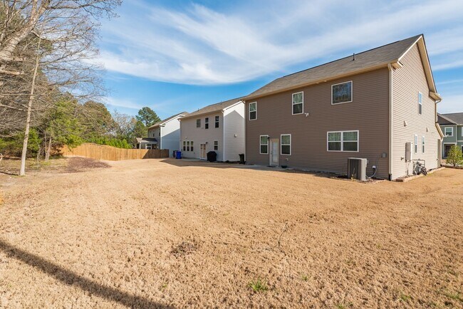 Building Photo - Beautiful 3 bedroom home on a corner lot!