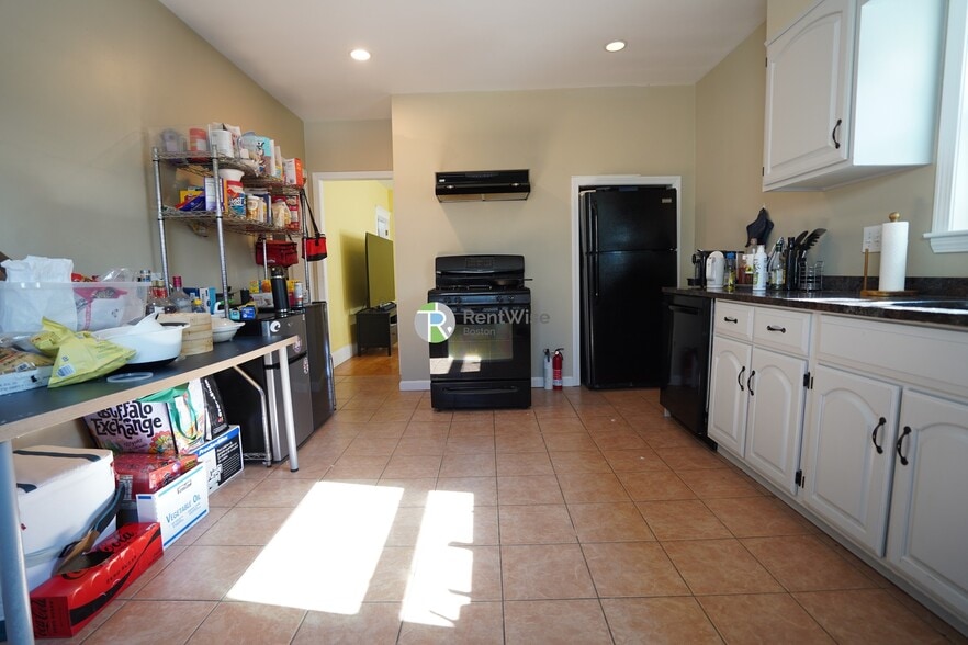 Building Photo - 52 Pearson Rd