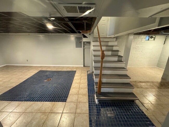 Building Photo - 3 bedroom, 2 bath House with 2 car detached garage