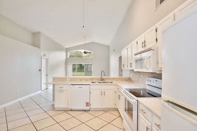 Building Photo - Stunning 3/2 Home with a Spacious 2 Car Ga...