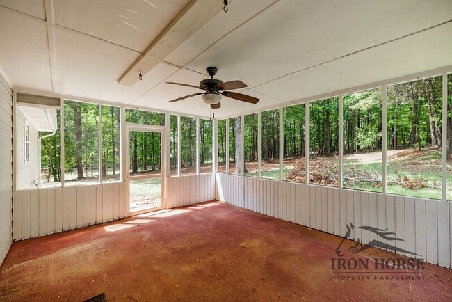 Building Photo - 335 Oak Meadows Dr