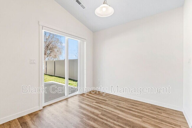 Building Photo - 10604 W New Berlin Dr