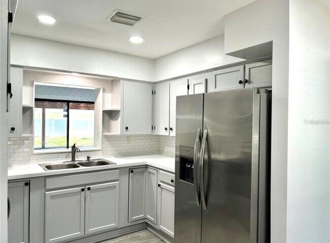 Building Photo - 487 Overstreet Ave