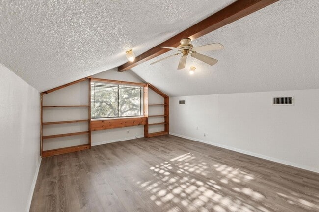 Building Photo - 1402 Oakmeadows Cove