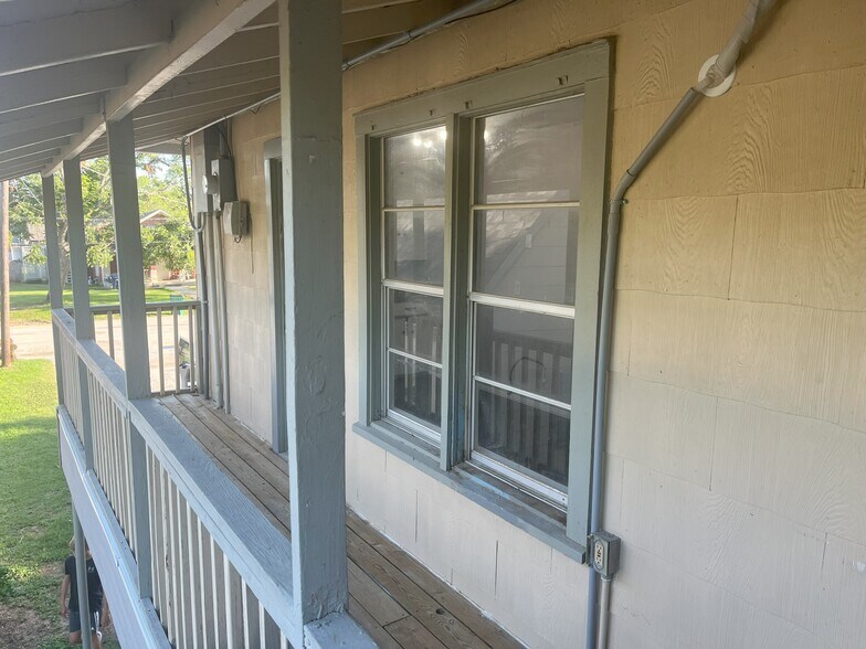 Building Photo - 1711 Halsell St