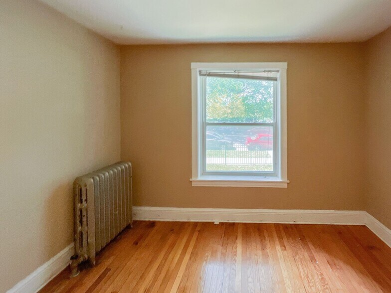 Building Photo - 5061 N Damen Ave