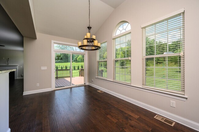 Building Photo - **RARE, EXECUTIVE HOME ON OVER HALF AN ACR...