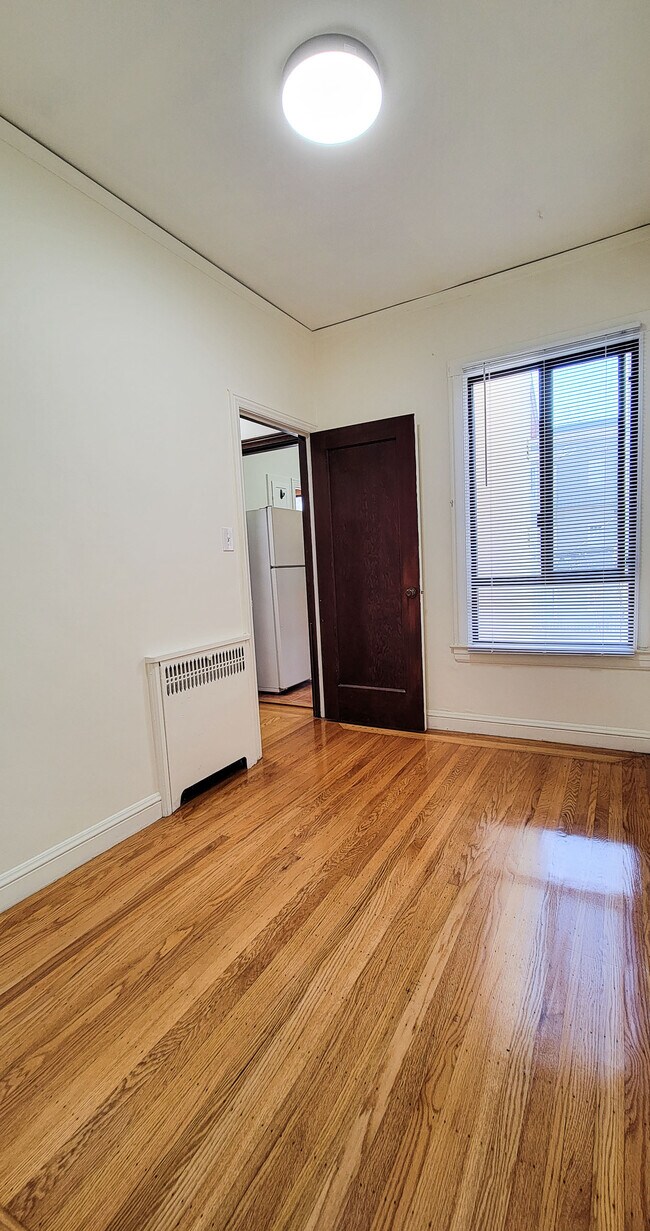 Small Bedroom - 390 31st Ave