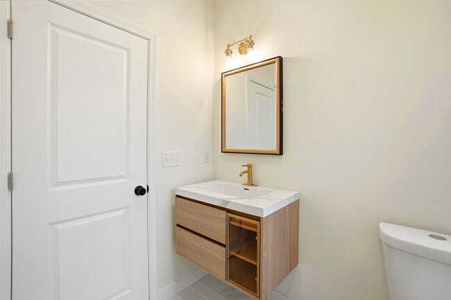 Building Photo - 412 St Clair Ave