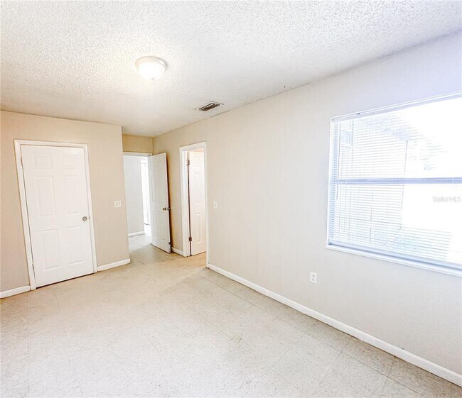 Building Photo - 3212 Crystal Hills Loop S