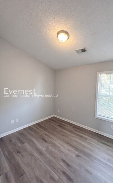 Building Photo - 8641 Thomas Ln