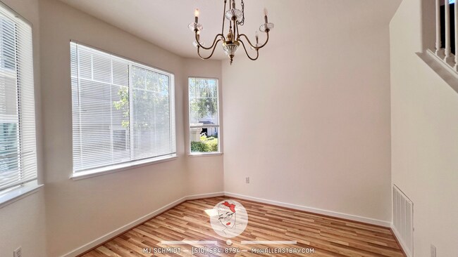 Building Photo - 303 Sutton Cir