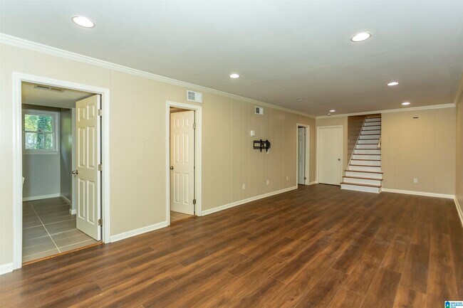 Building Photo - 1928 Indian Lake Dr