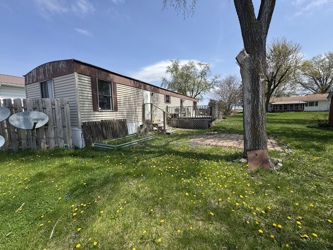 Building Photo - 25402 LaGrange Rd