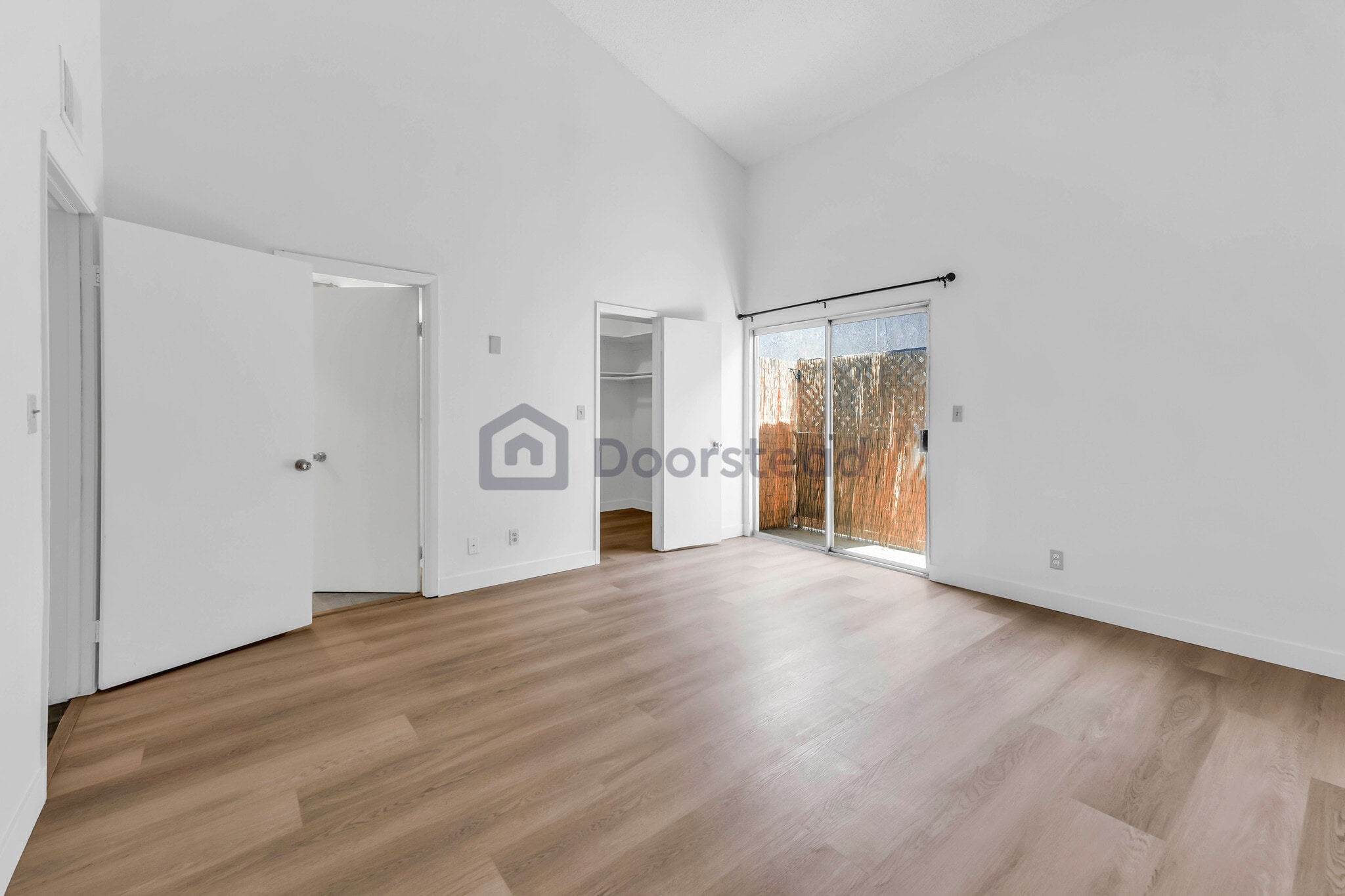 Building Photo - 15555 Nordhoff St
