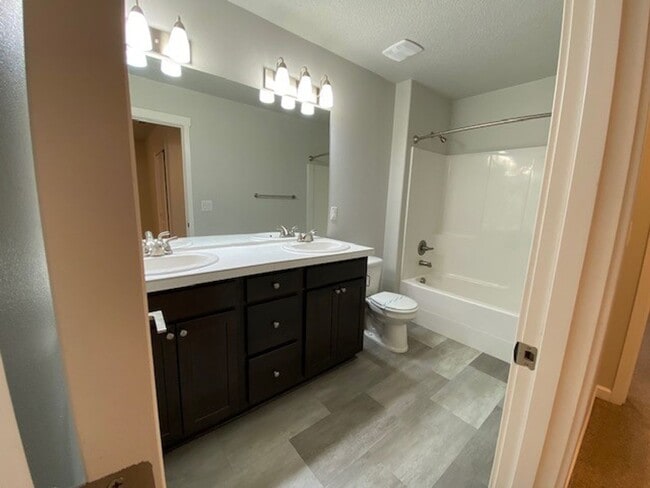 Building Photo - 3 Bedroom Beautiful Home Ready  For You!