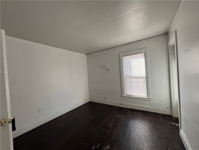 Building Photo - 942 State St