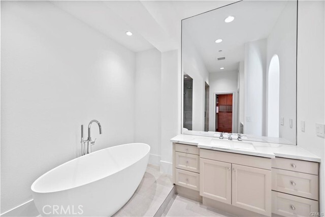 Building Photo - 48 Talmont